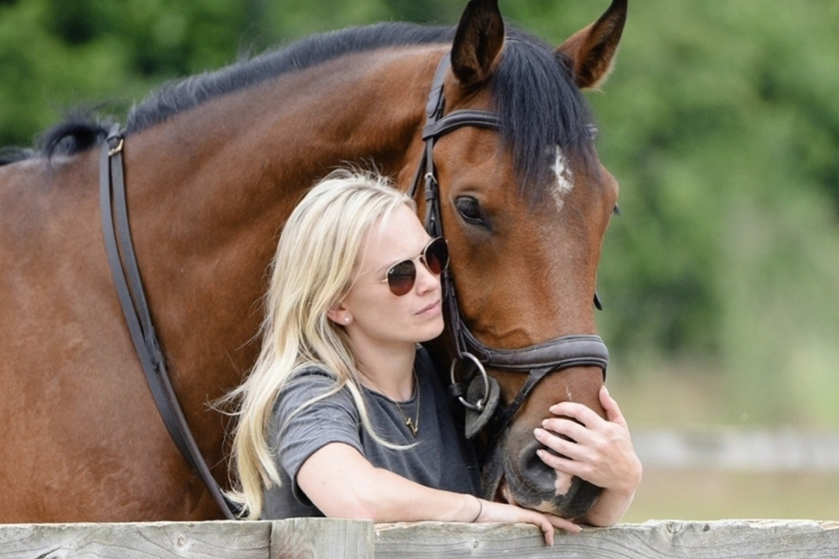 Zoe owner of NOVA Transporter with her horse